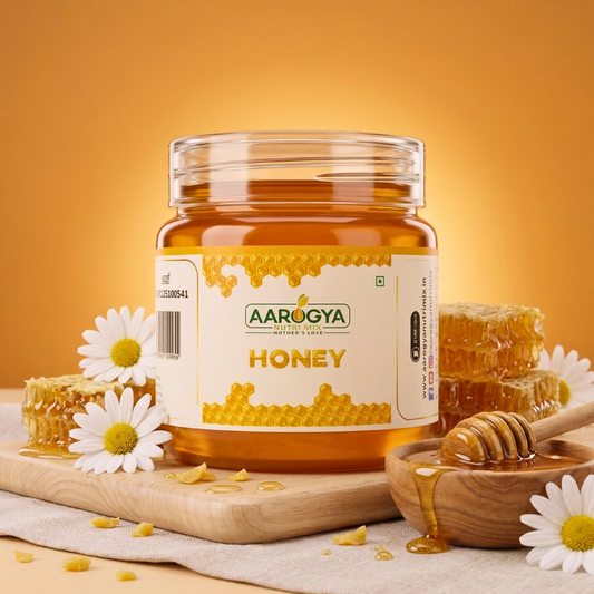 Aarogya Nutri Mix Multi Floral Honey jar on a wooden board with honeycombs and white daisies.